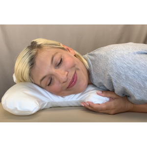 Woman Using Le Grand Pillow
