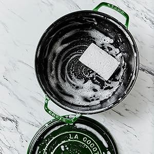 Staub, cocotte, cast iron, dutch oven, round