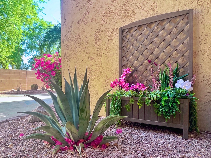 Garden Planter with Trellis