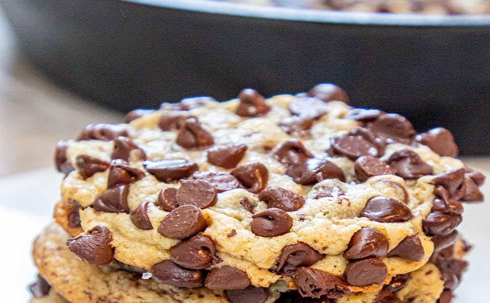 Bayou Classic 16-in Cast Iron Skillet with Chocolate Chip Cookies