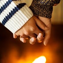 The cozy feeling of a warm fireside spreads as this welcomingly spiced aroma swirls the air.