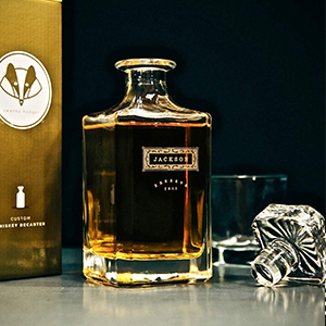 This decanter’s sturdy good looks will raise the style factor of any bar or liquor cabinet.