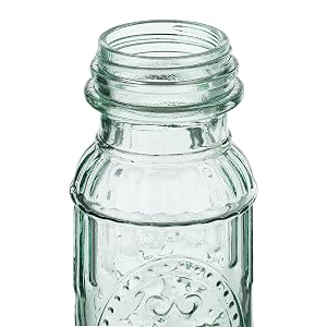 features a wide-mouth bottle for easy filling