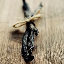 HINTS of vanilla bean layer sweetness into this richly spiced aroma.