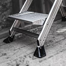 Jumbo Step wide steps and feet