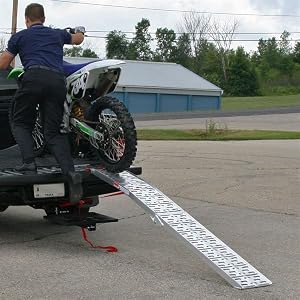 Single runner motorcycle ramp
