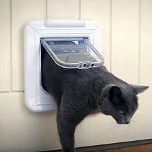 cat entering through Cat Mate Elite Door