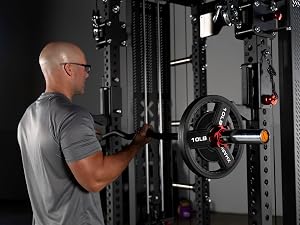 fit guy curling using convict curl bar