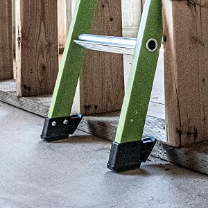 The King Kombo fits between studs.
