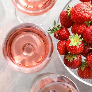 Pink wine with strawberries