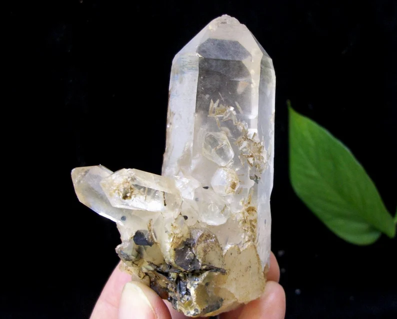 WEIRD clear 'CARVED' Quartz with black Hematite inclusion, 103g 78mm, B5297