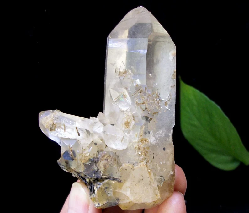 WEIRD clear 'CARVED' Quartz with black Hematite inclusion, 103g 78mm, B5297