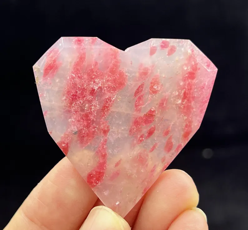 Pink Rhodonite in Quartz, carved heart, 47mm 29g, CM2332236