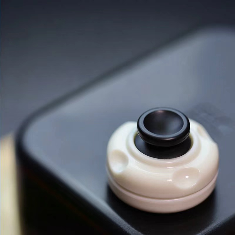 Magnetic Levitation Fingertip Spinner