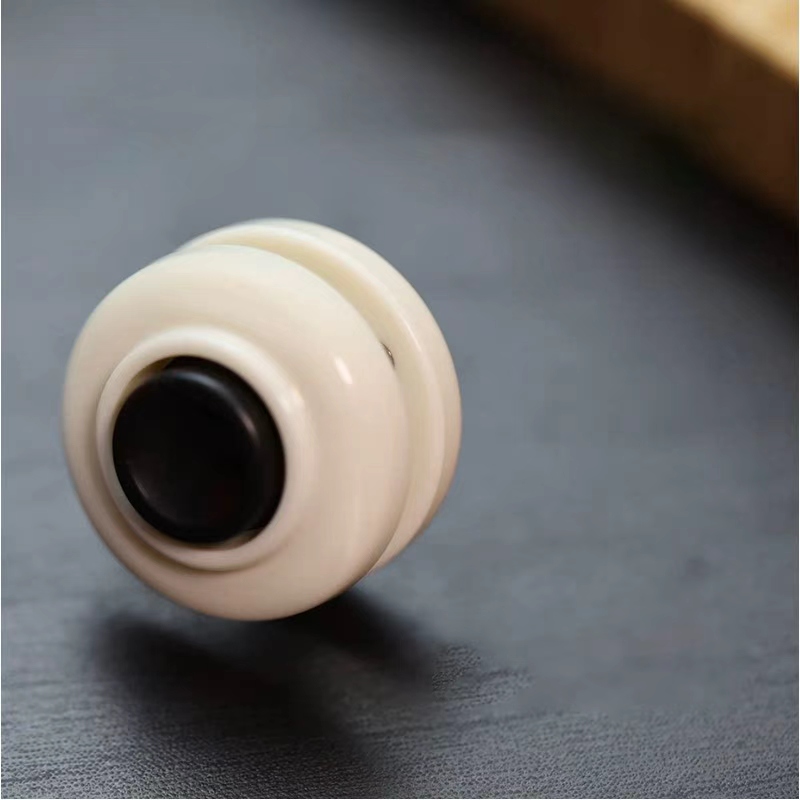 Magnetic Levitation Fingertip Spinner