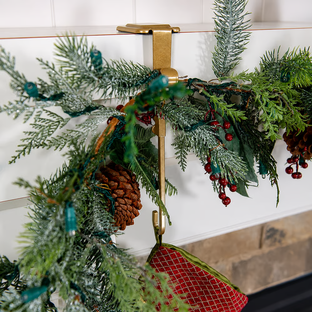 🎄 Adjustable Mantel Stocking & Garland Hanger Set 🔥