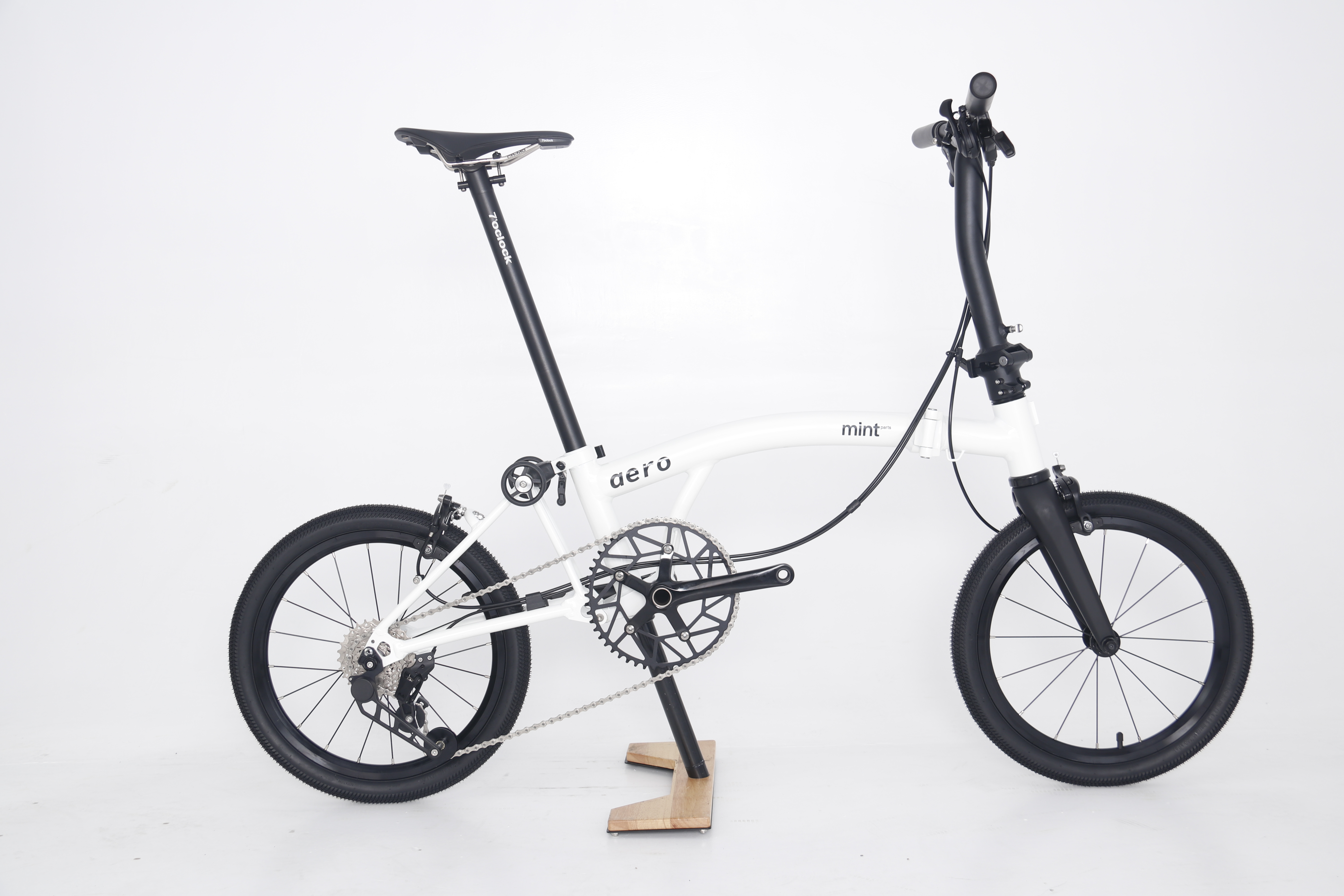 2026 Fashion MINTparts-aero Folding Bicycle 16-inch 7-speed Aluminum Alloy Frame Carbon Fiber Fork Wide Tire Tri-folding Bike