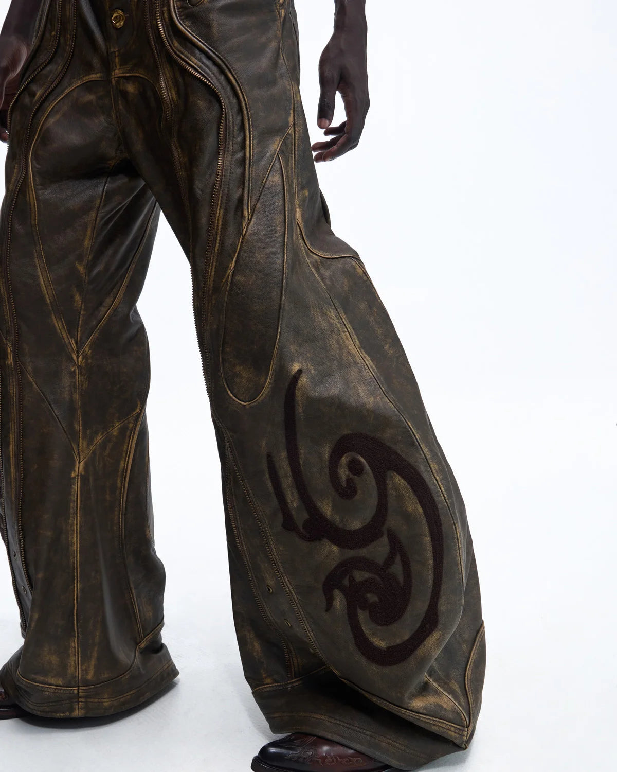 Personsoul Structured Totem Curved-leg Calf Leather Pants