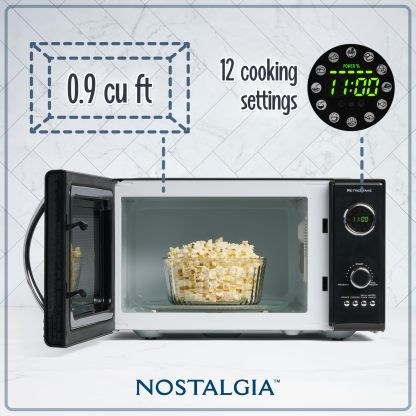 Nostalgia - Horno de microondas retro para encimera de mediados de siglo, tamaño grande de 900 W, 0.9 pies cúbicos, 8 ajustes de cocción preprogramados, reloj digital, electrodomésticos de cocina,