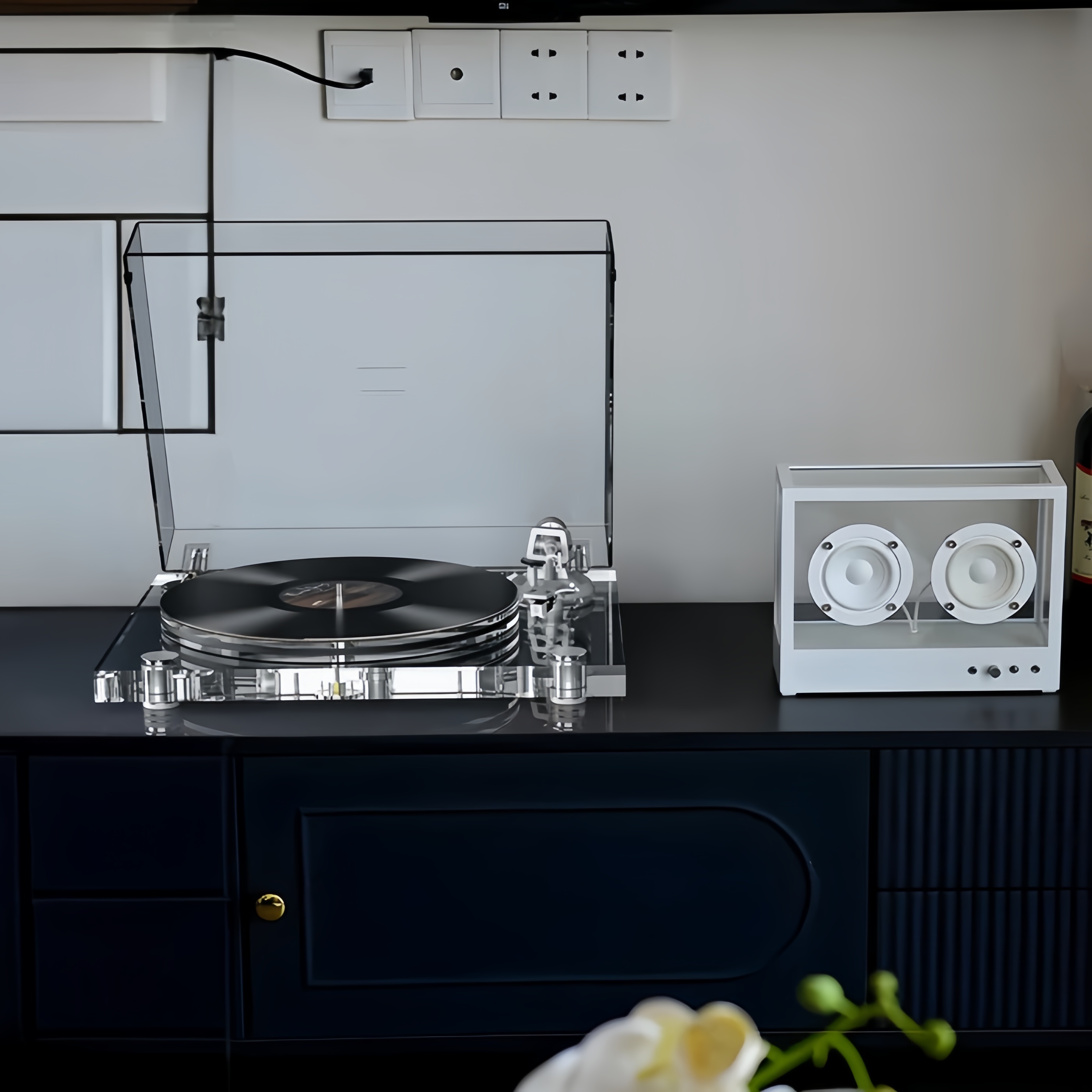 Clear Acrylic Bluetooth Record Player – Stable Belt Drive Turntable with Low Noise & Dynamic Audio