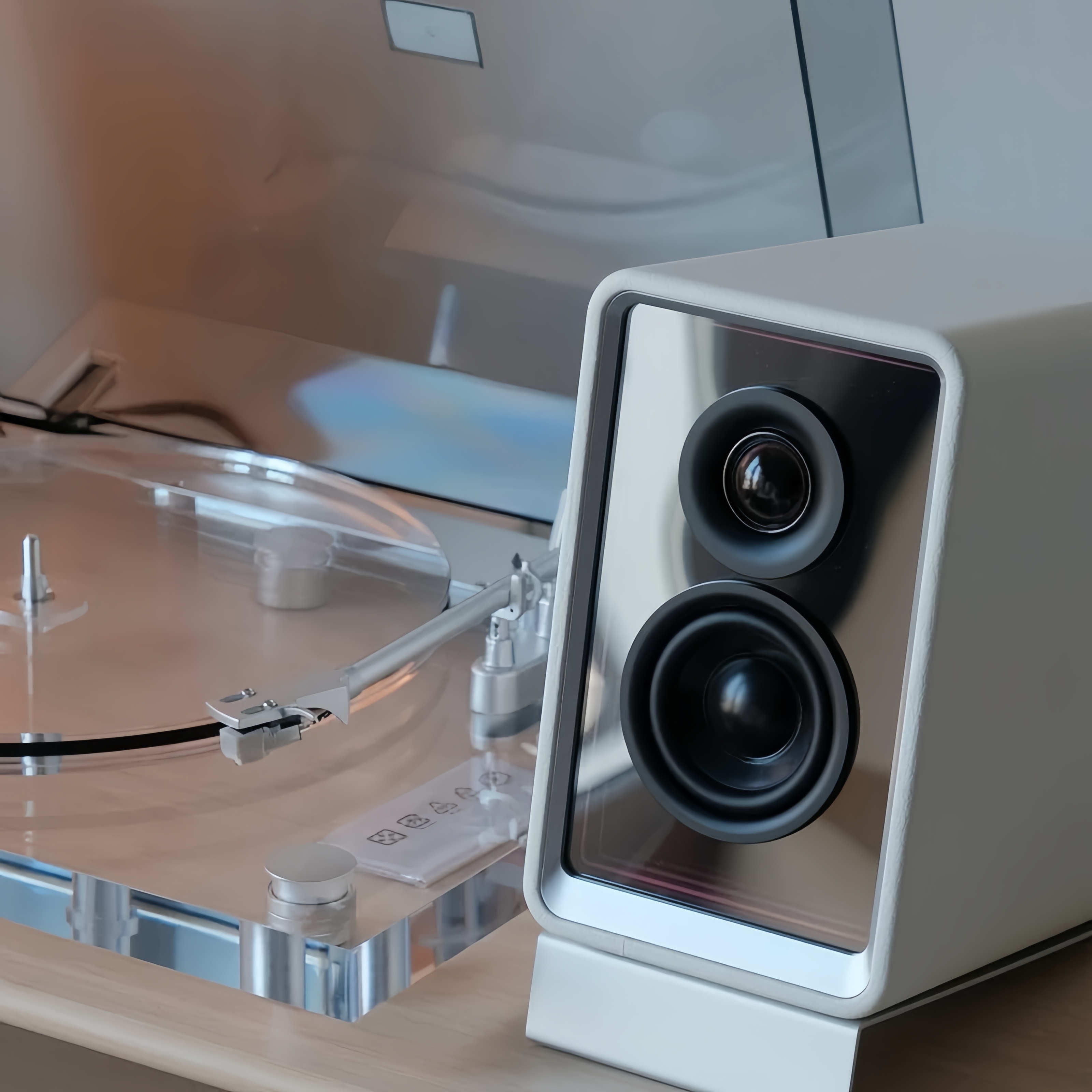 Clear Acrylic Bluetooth Record Player – Stable Belt Drive Turntable with Low Noise & Dynamic Audio
