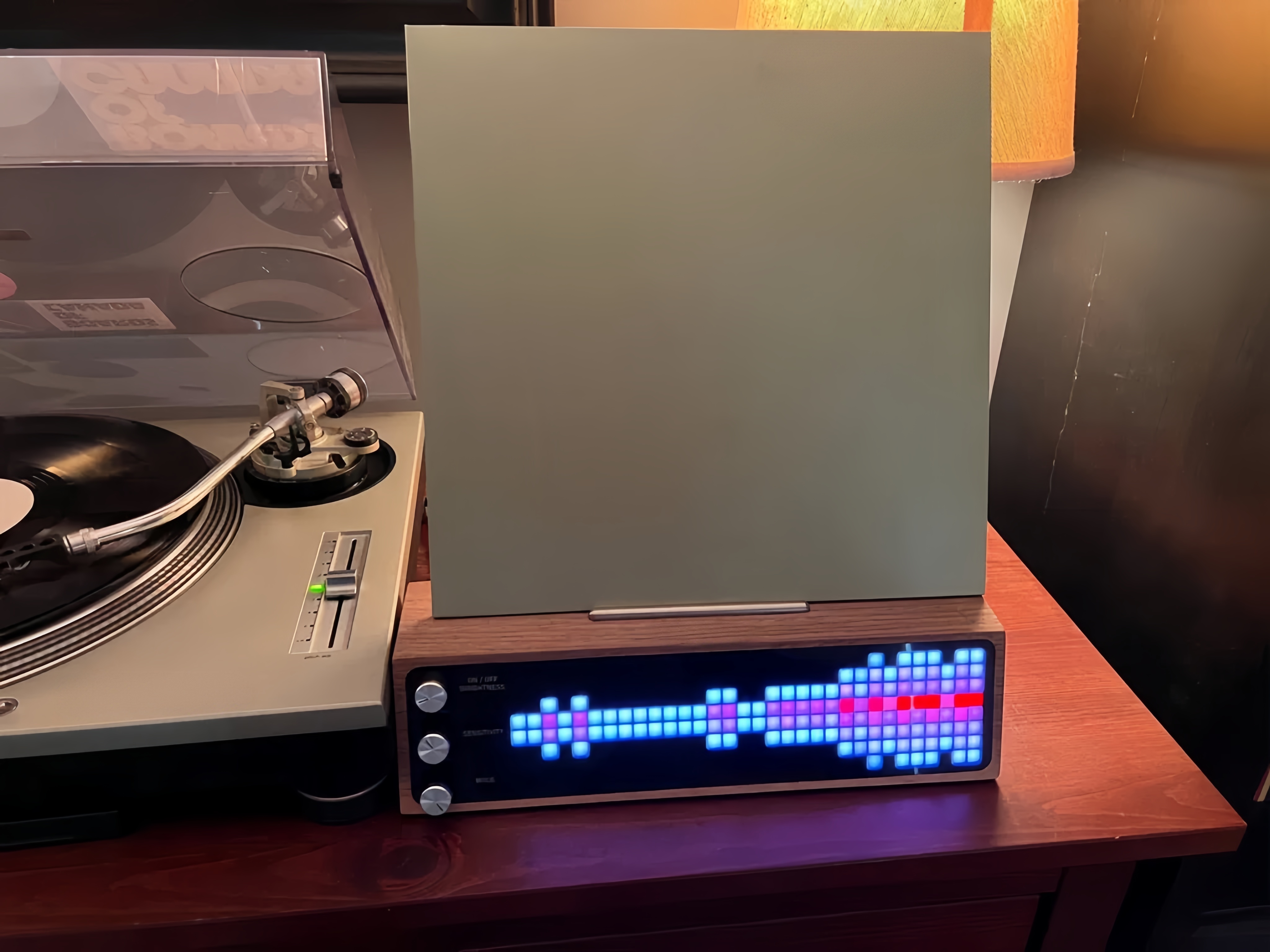 Music Visualization Tool & Clear Acrylic Bluetooth Record Player – Stable Belt Drive Turntable with Low Noise & Dynamic Audio