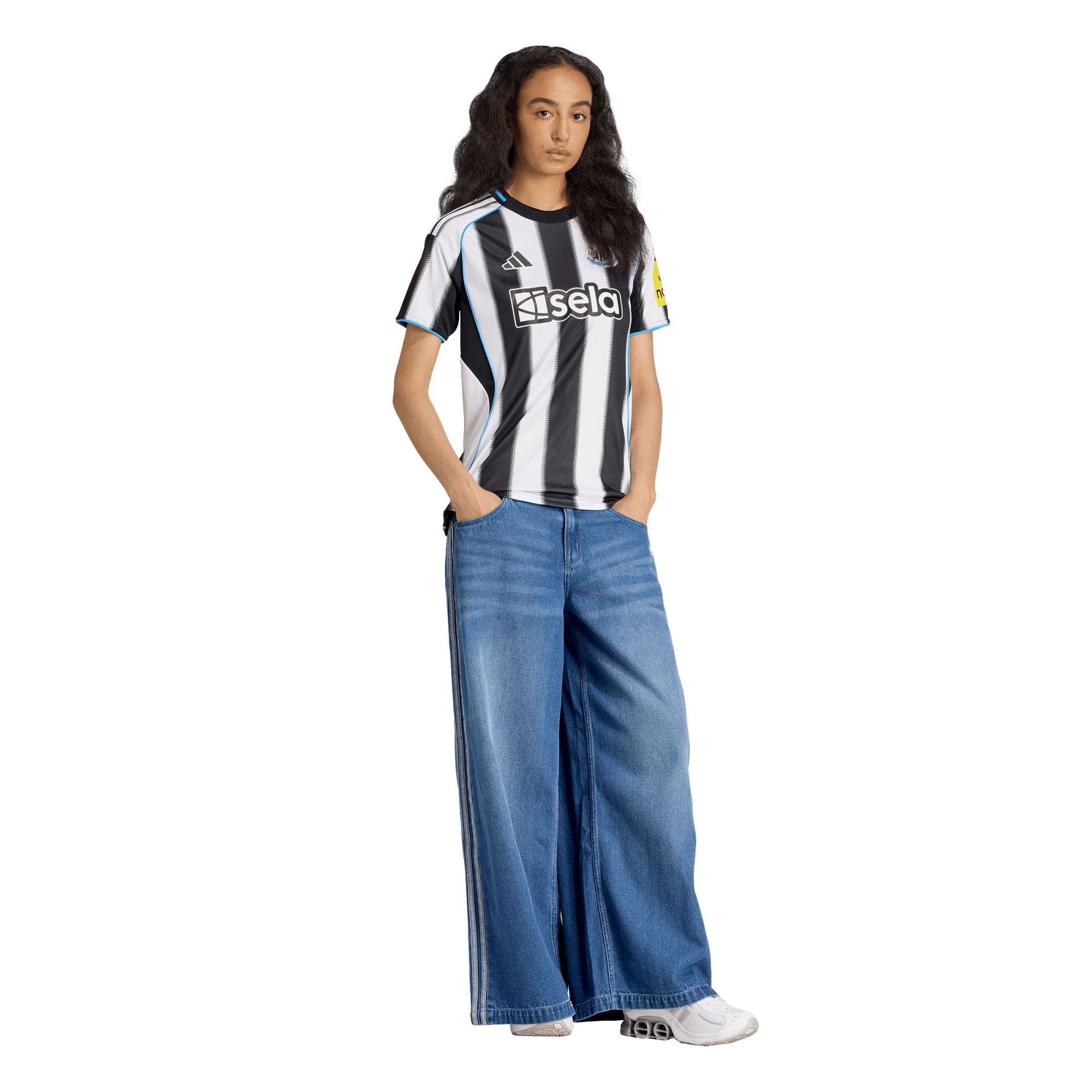 Newcastle United Women's 2025/26 Replica Jersey - Black - angle 4