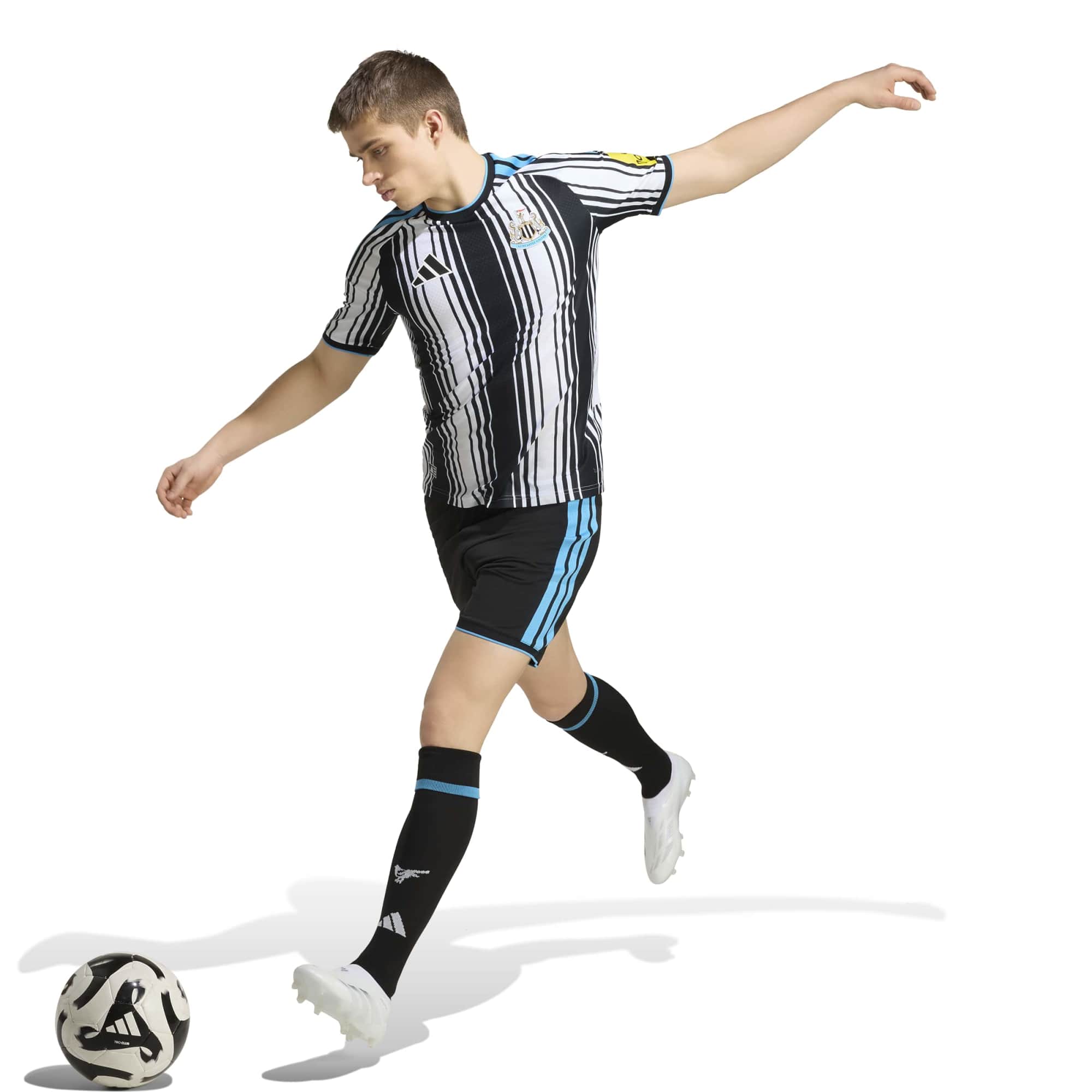 Newcastle United Home 2026/27 Jersey - Black - angle 6