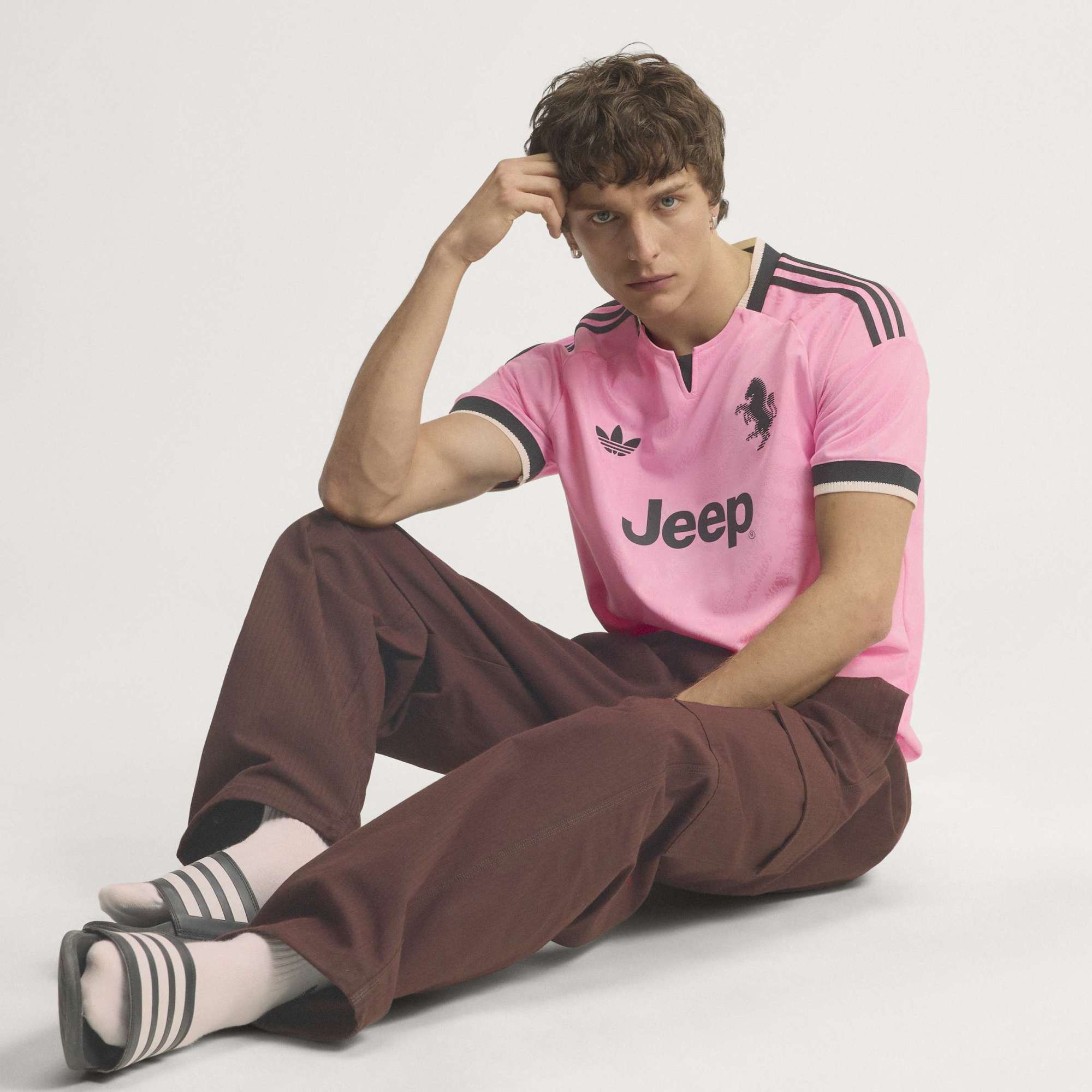 Juventus 2026/27 Away On-Field Jersey - Pink - angle 9