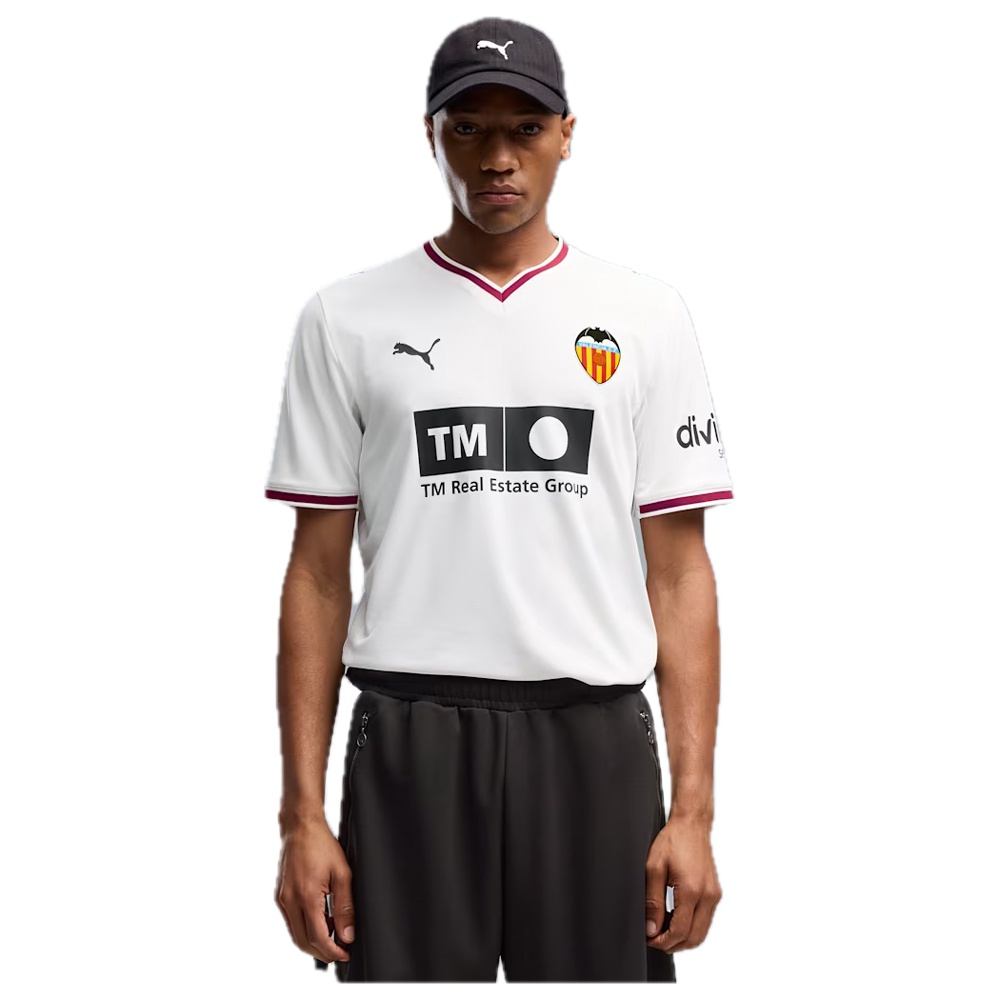 Valencia CF Home Kit 2026/27 - angle 4
