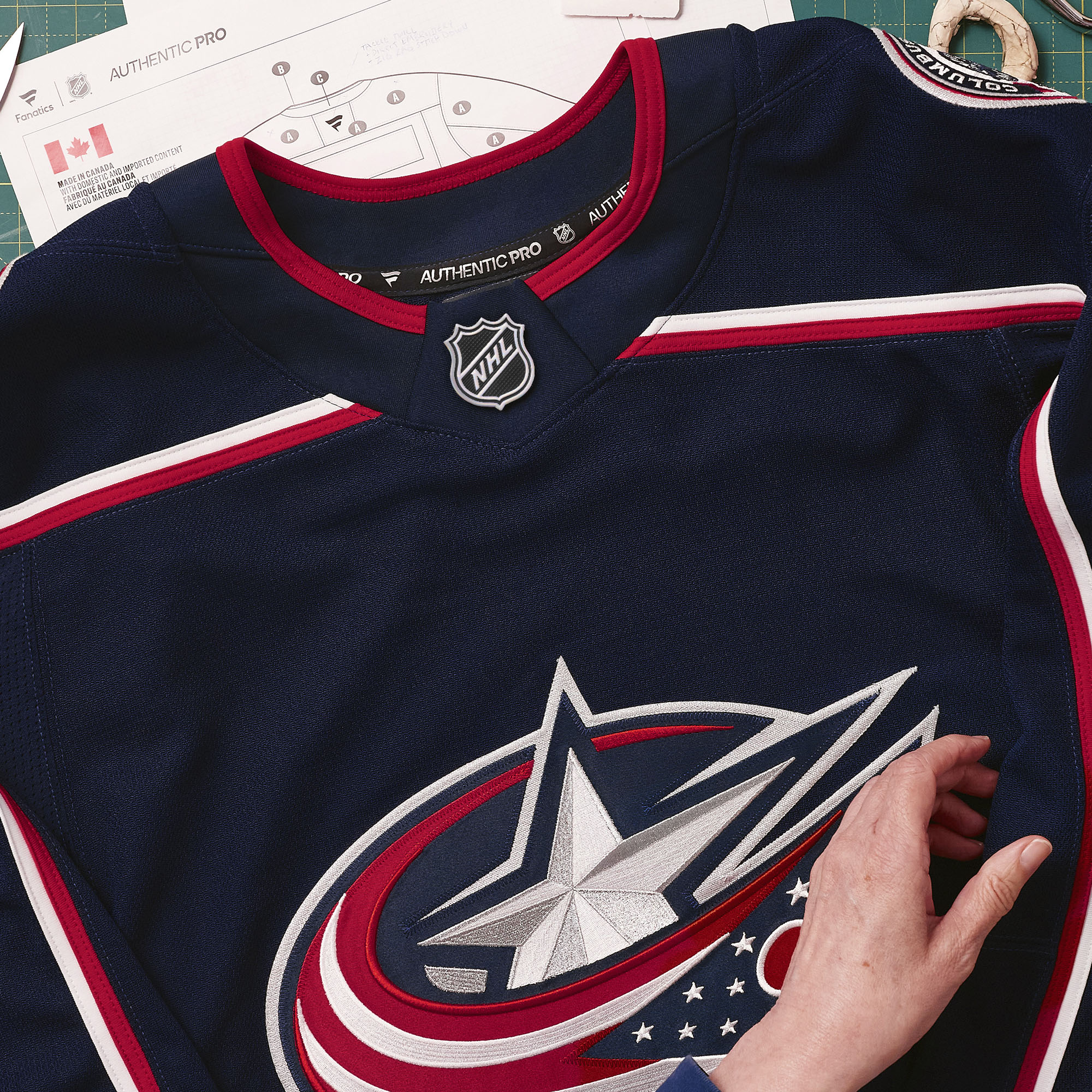 Columbus Blue Jackets Home Pro Custom Jersey - Navy - angle 6
