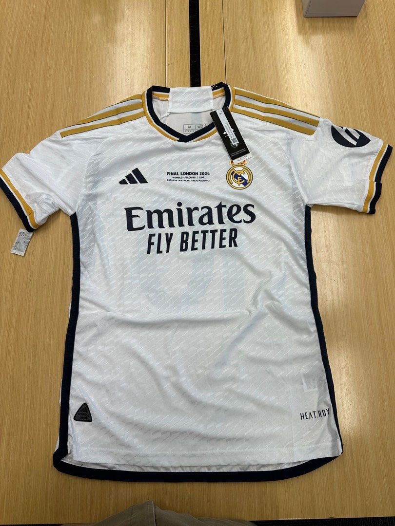Hugo L. unboxing his Real Madrid Bellingham #5 Player Edition kit