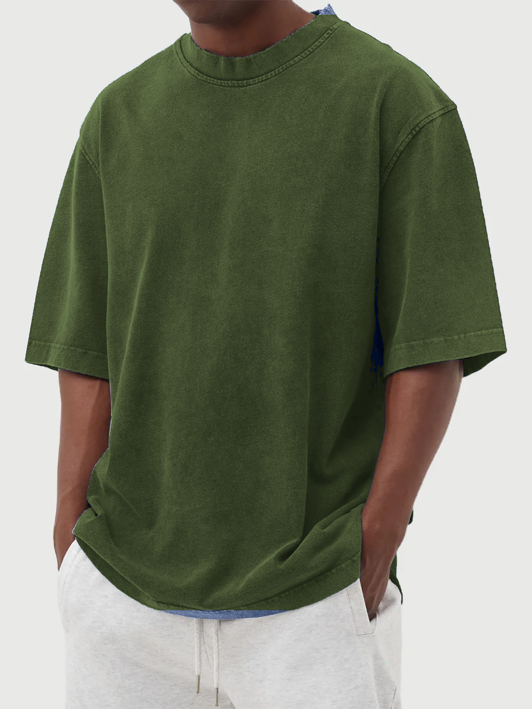 Olive men's oversized washed tee model