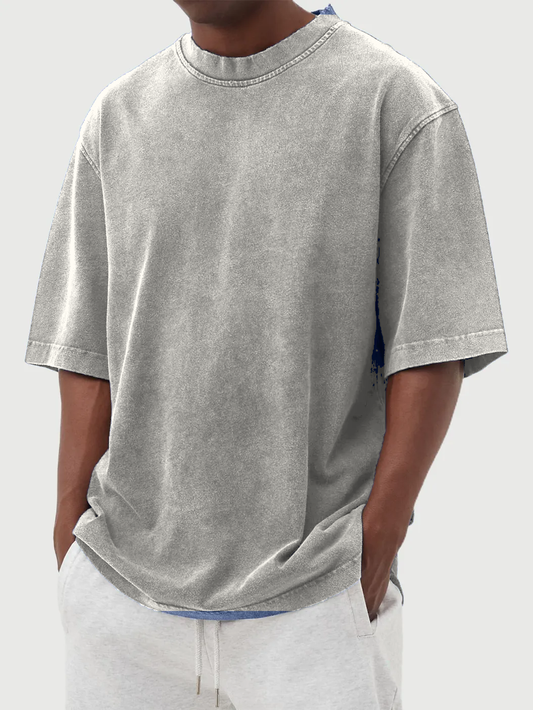 White men's oversized washed tee model