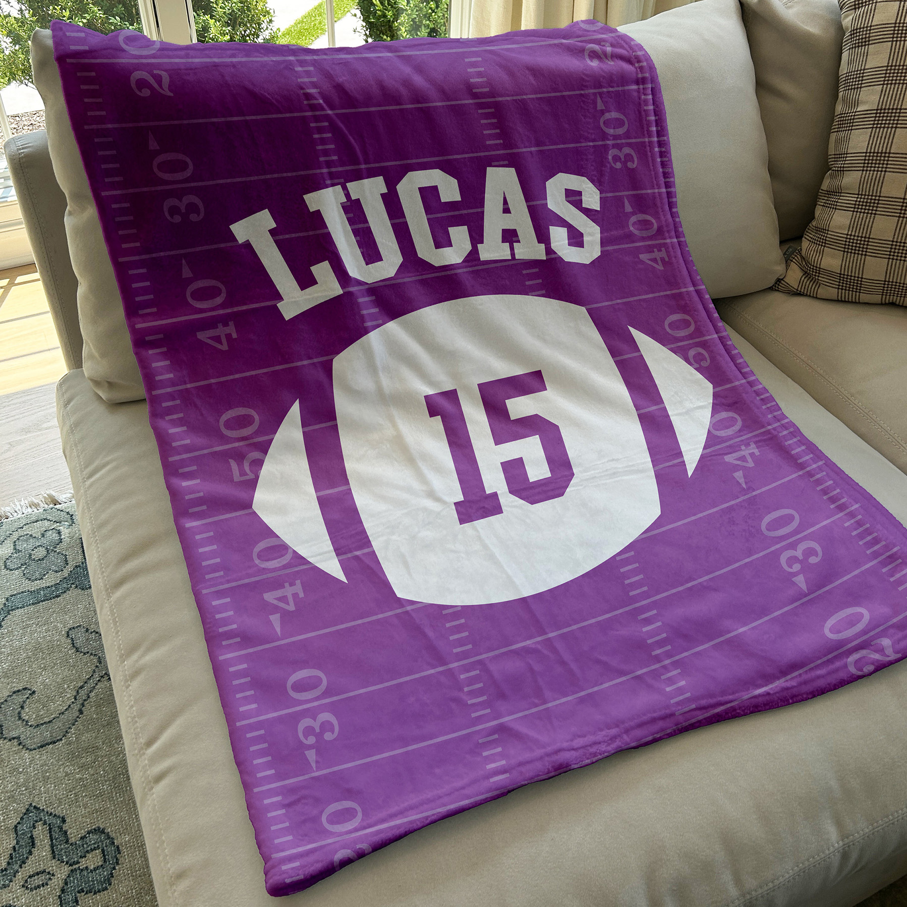 Personalized Football Blanket – Custom Name & Jersey Number, Soft Flannel Fleece, Multiple Sizes