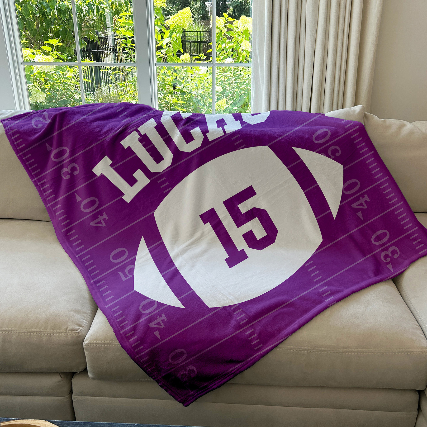 Personalized Football Blanket – Custom Name & Jersey Number, Soft Flannel Fleece, Multiple Sizes