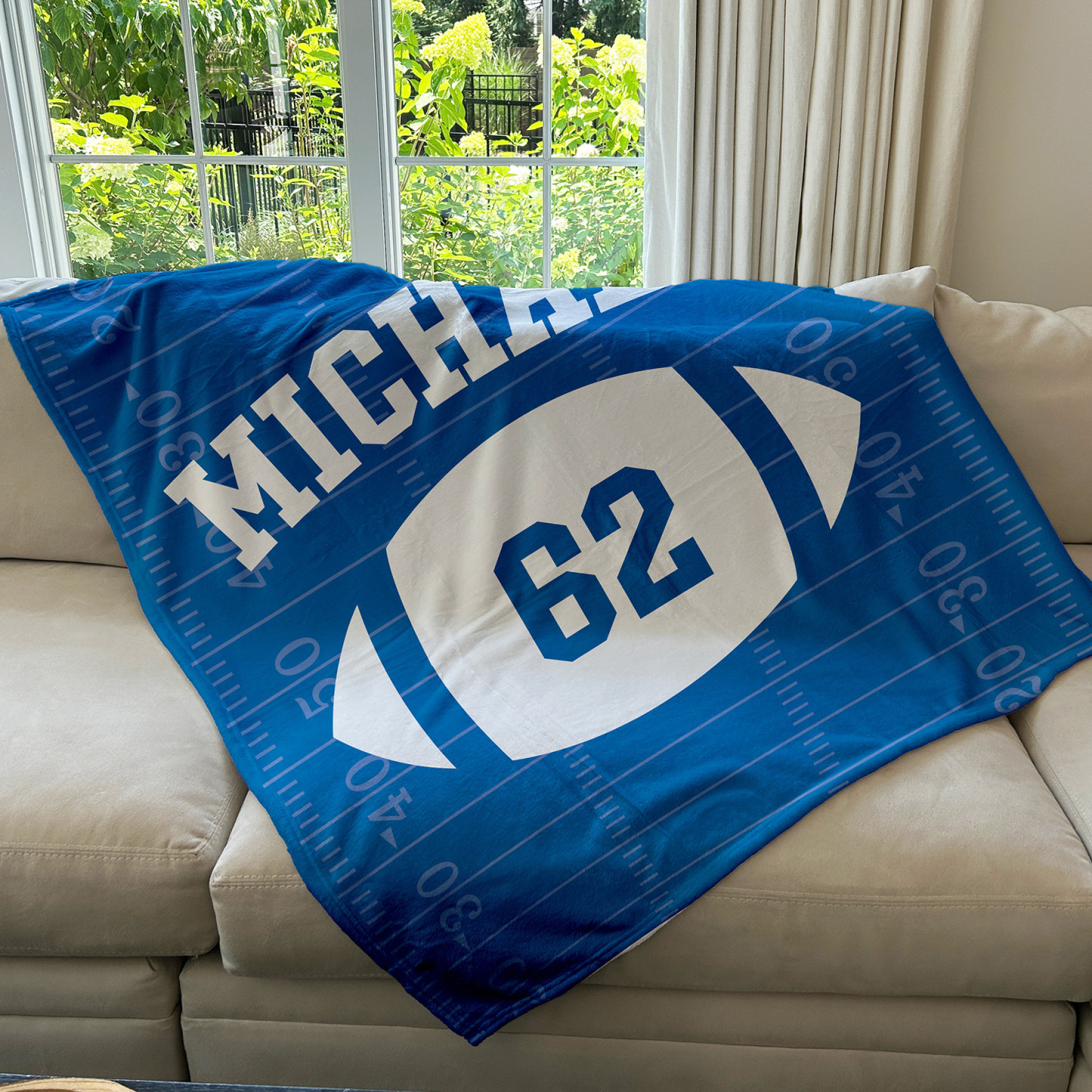 Personalized Football Blanket – Custom Name & Jersey Number, Soft Flannel Fleece, Multiple Sizes