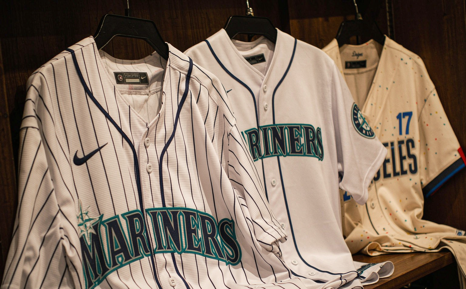 MLB/NHL jersey detail
