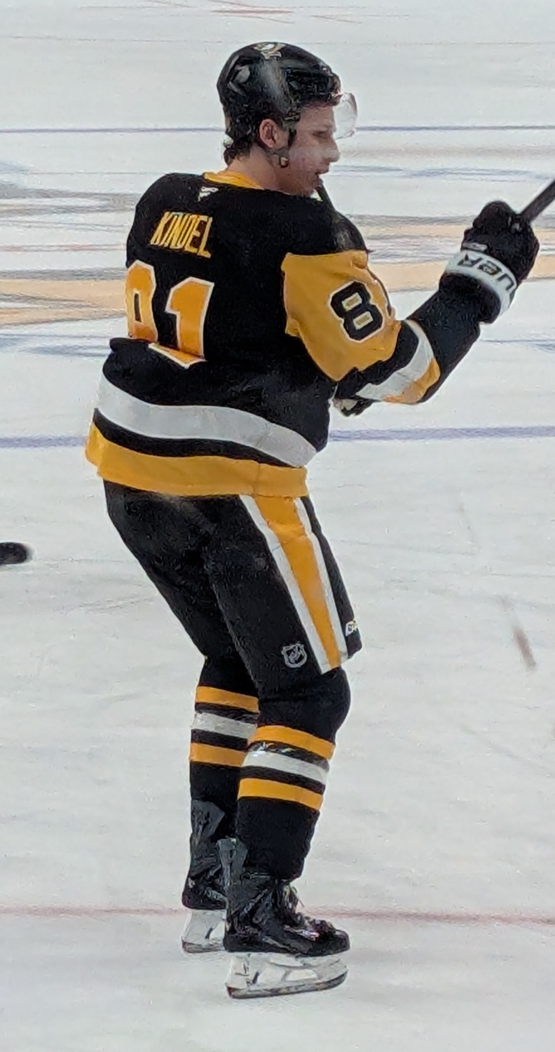 Ben Kindel of the Pittsburgh Penguins warming up before a game in January 2026