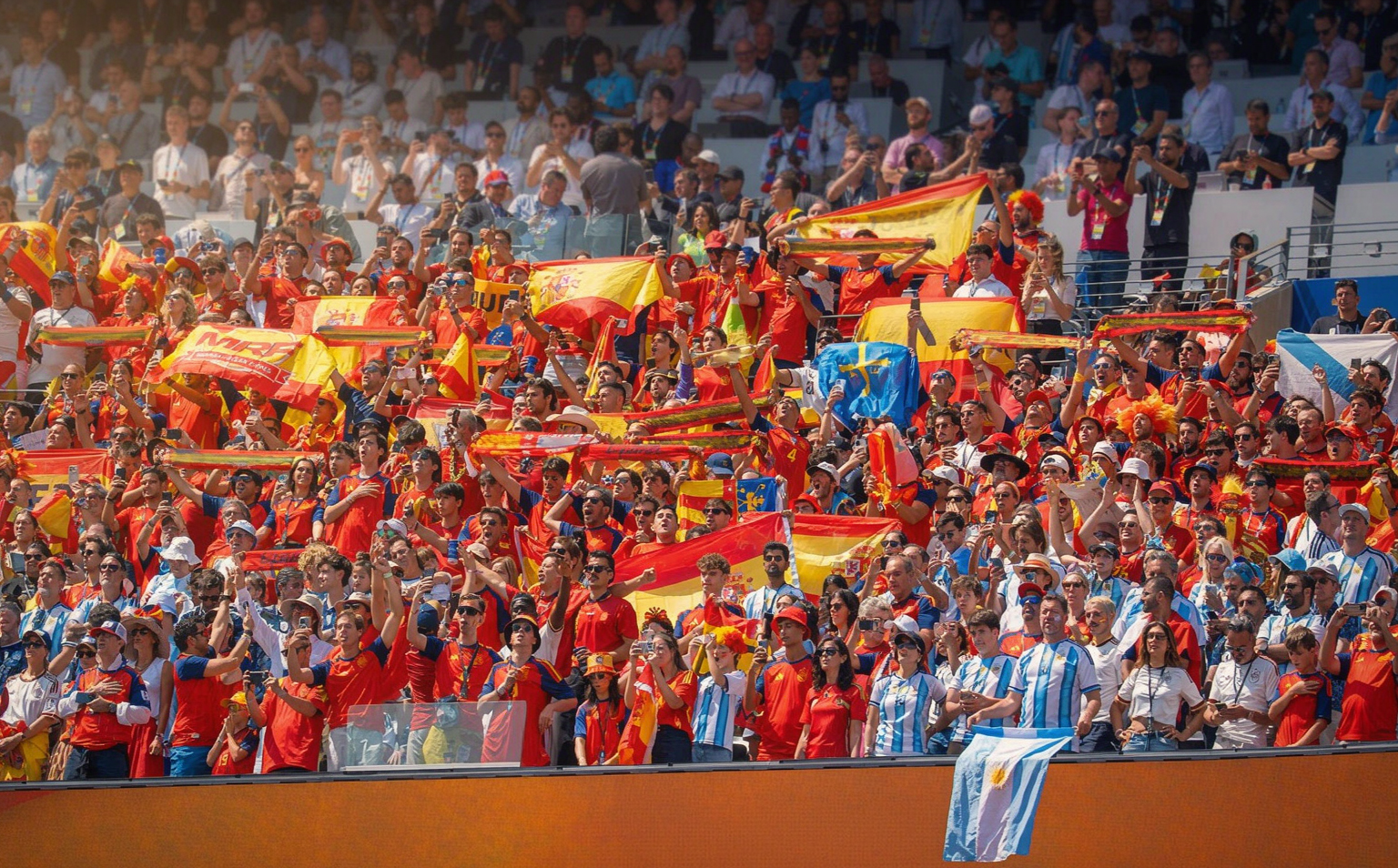 Spain and Argentina fans celebrating together at the 2026 World Cup final