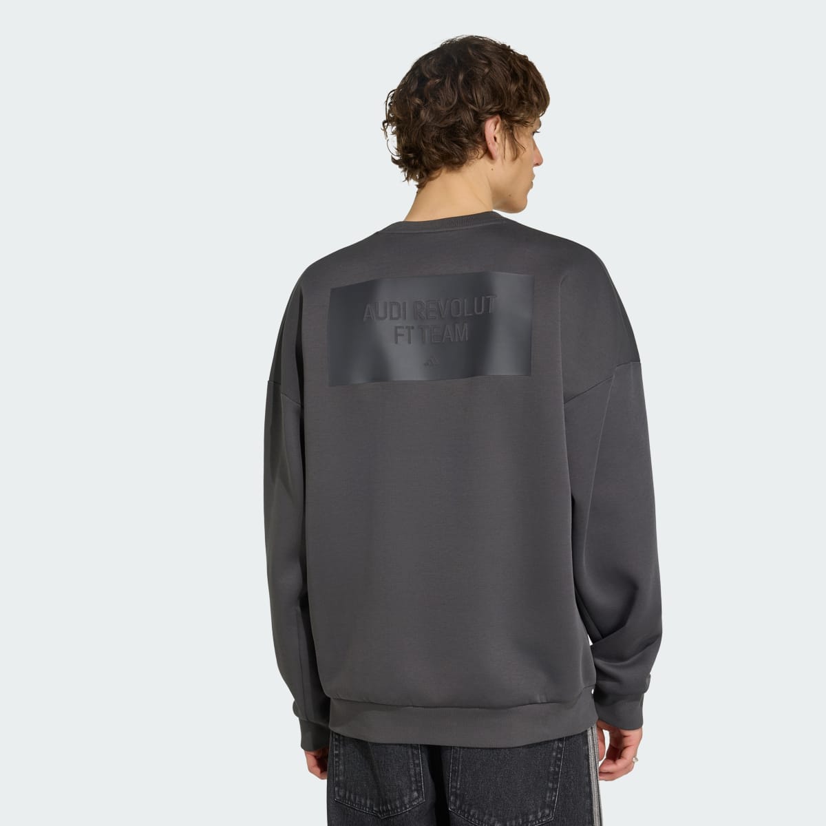 Prenda deportiva para hombre color negro y rojo - vista 3