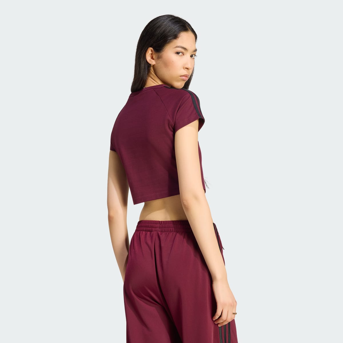 Camiseta deportiva para mujer color granate y negro - vista 3