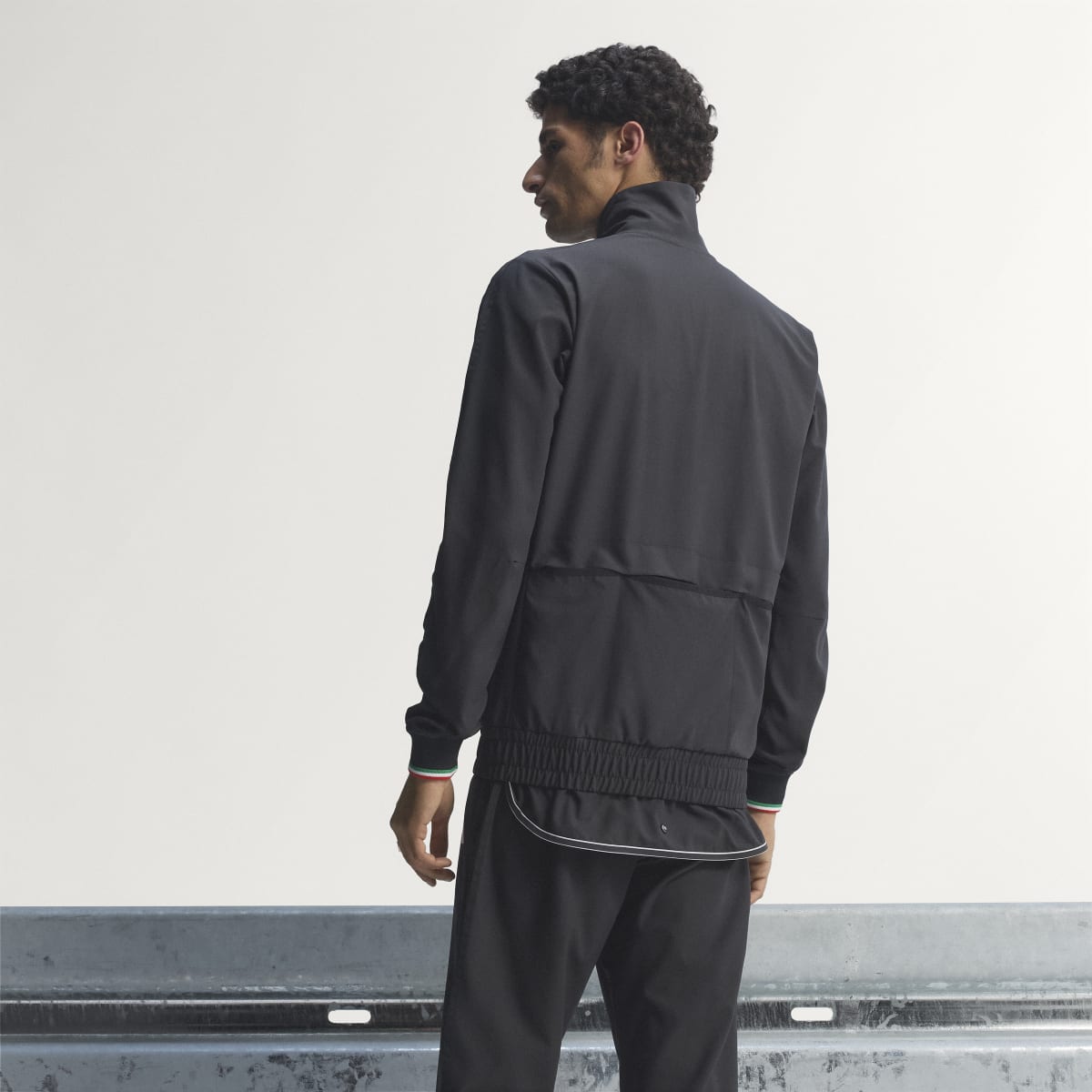 Chaqueta deportiva para hombre color negro - vista 2