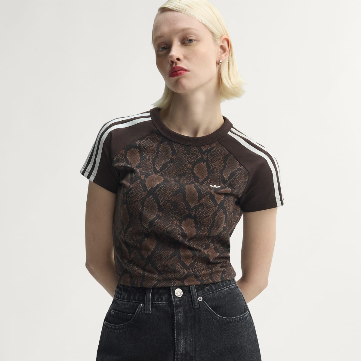 Camiseta deportiva para mujer color café - vista 1