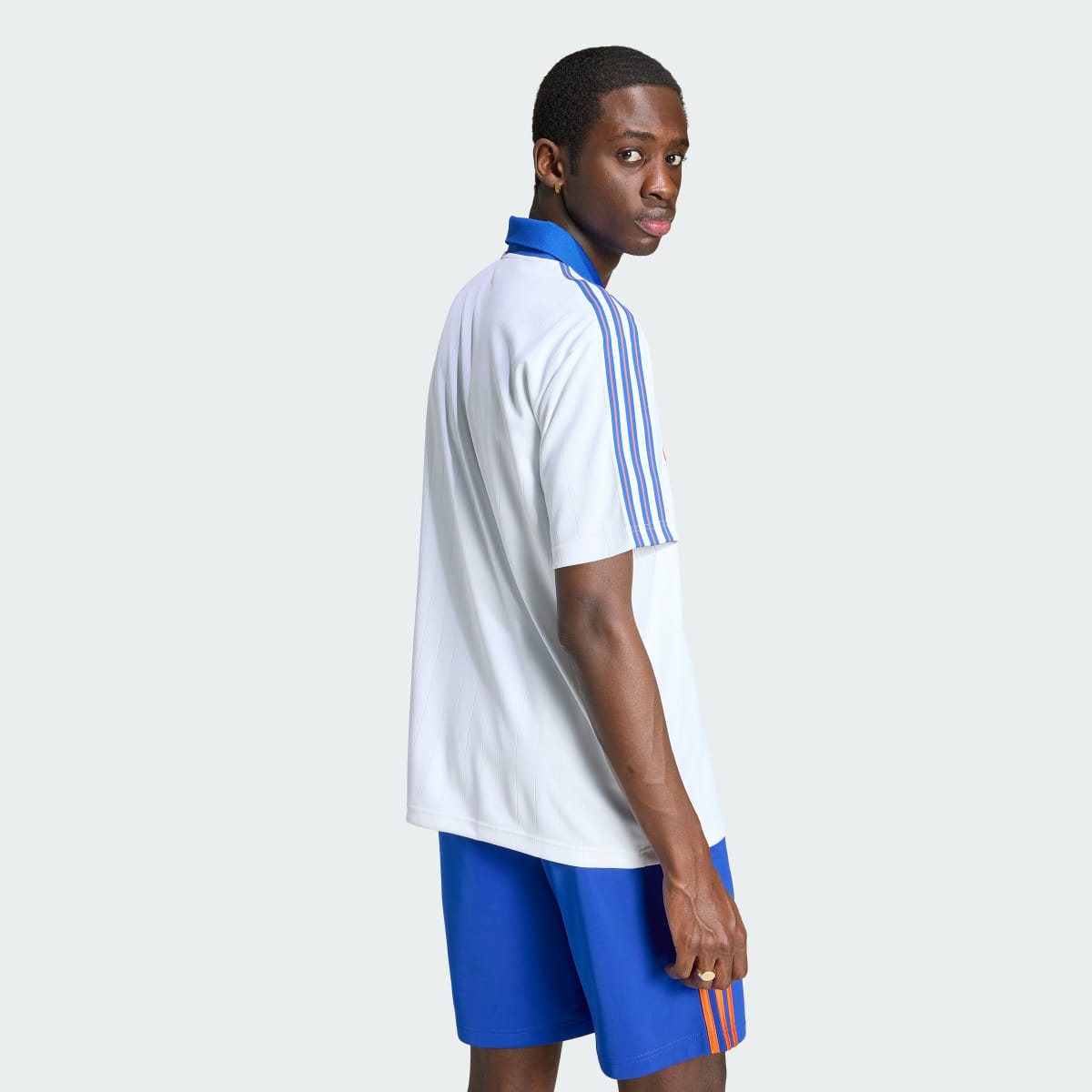 Camiseta deportiva para hombre color blanco y azul - vista 3