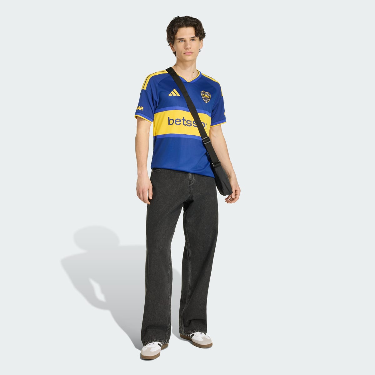 Camiseta deportiva para hombre color azul y dorado - vista 4