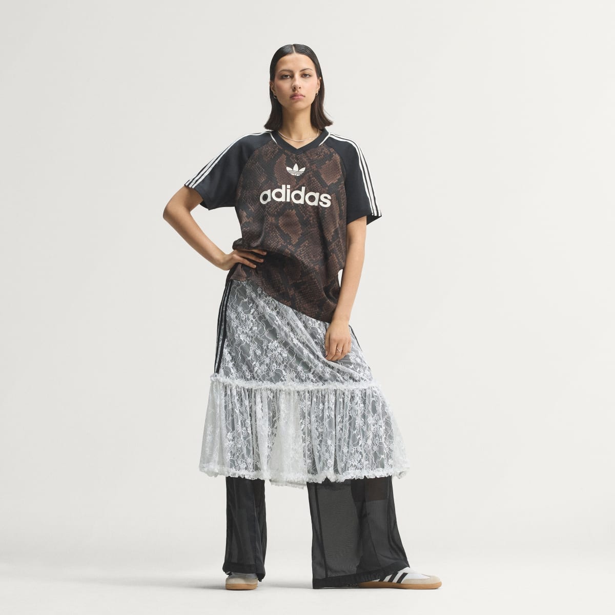 Camiseta deportiva para mujer color café - vista 1