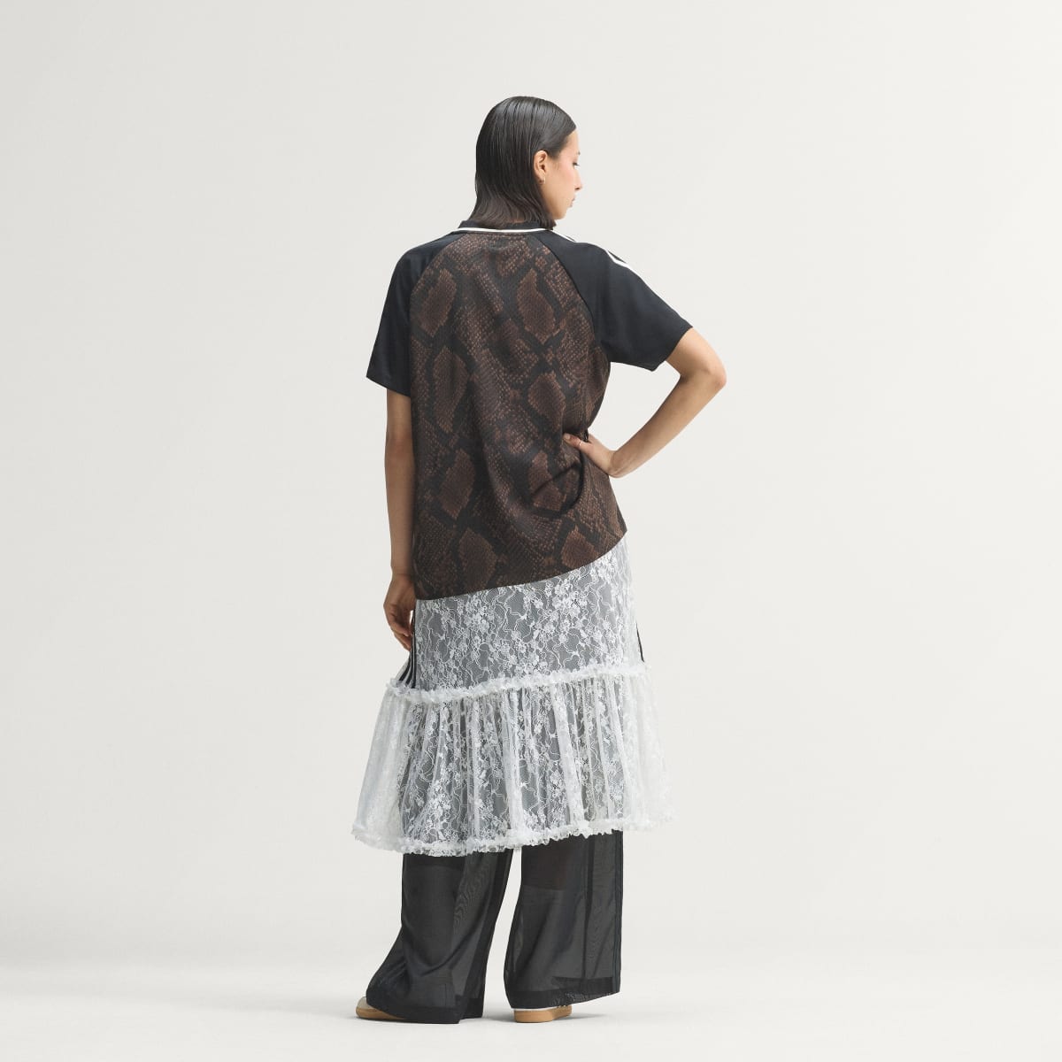 Camiseta deportiva para mujer color café - vista 5