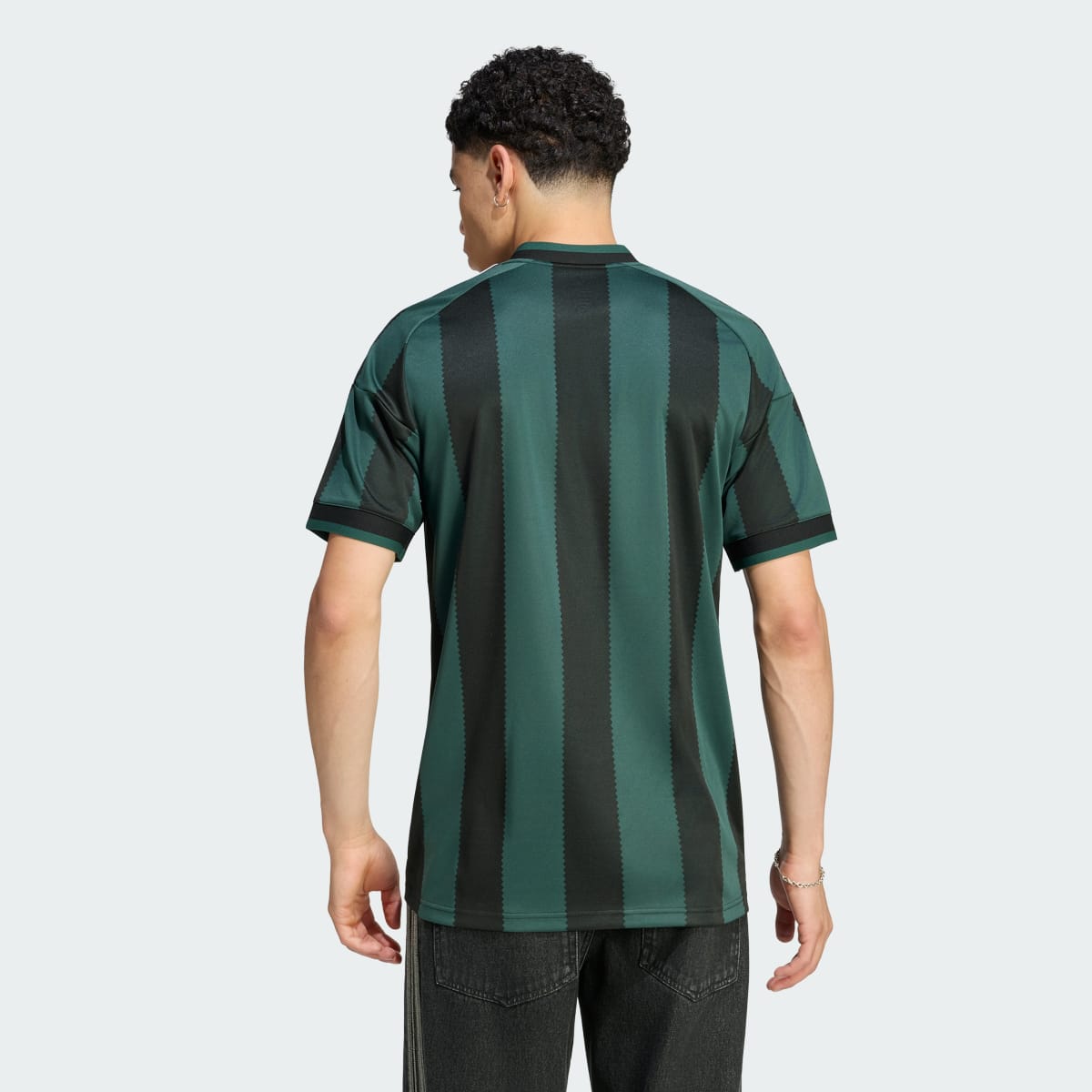 Camiseta deportiva para hombre color negro - vista 3