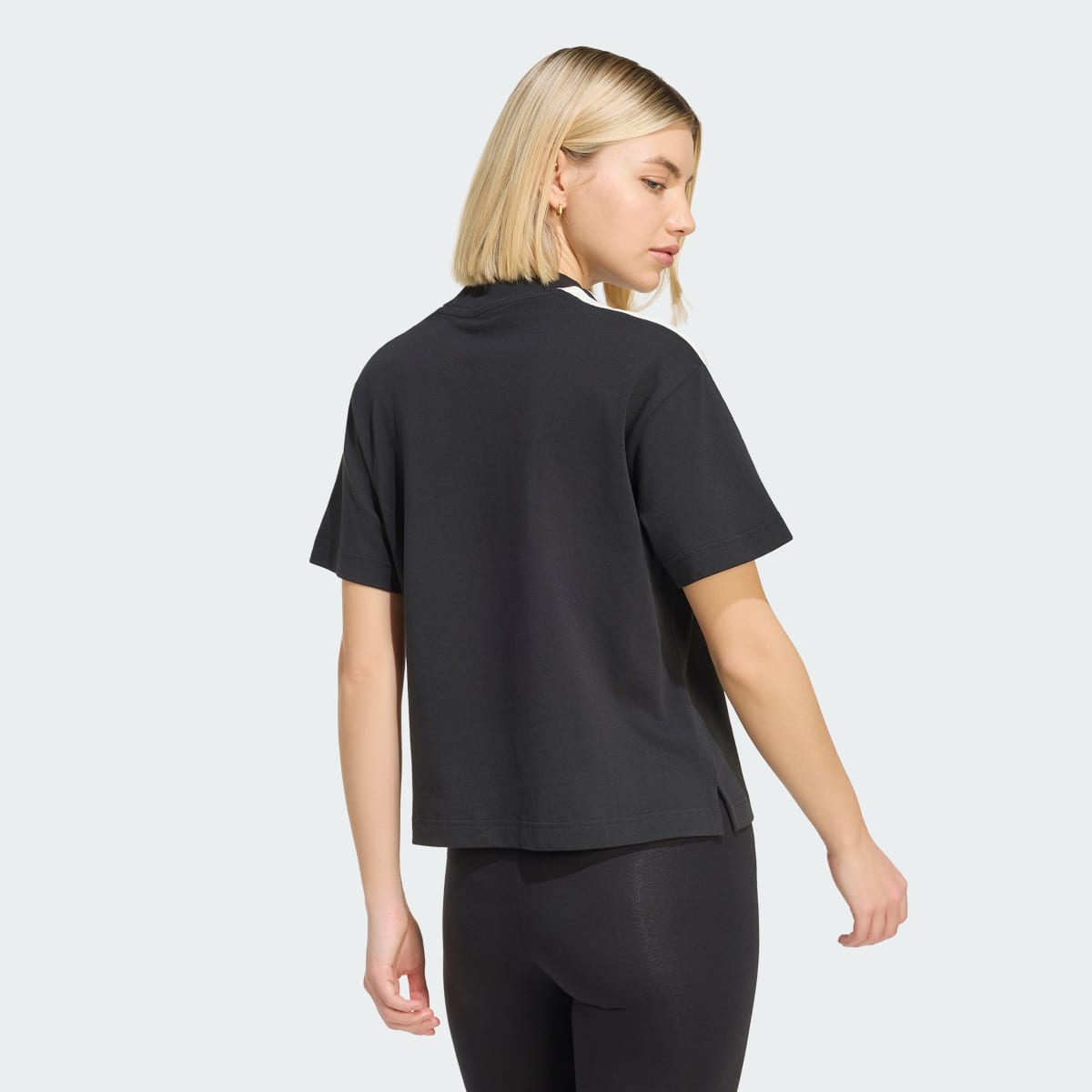 Camiseta deportiva para mujer color negro y blanco - vista 3